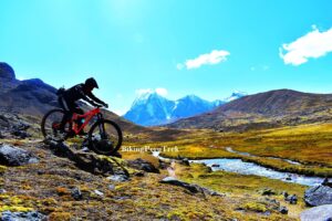 Biking Lares Trek